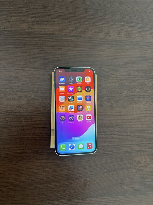 Продавам iPhone 12 – 64GB, с кутия!