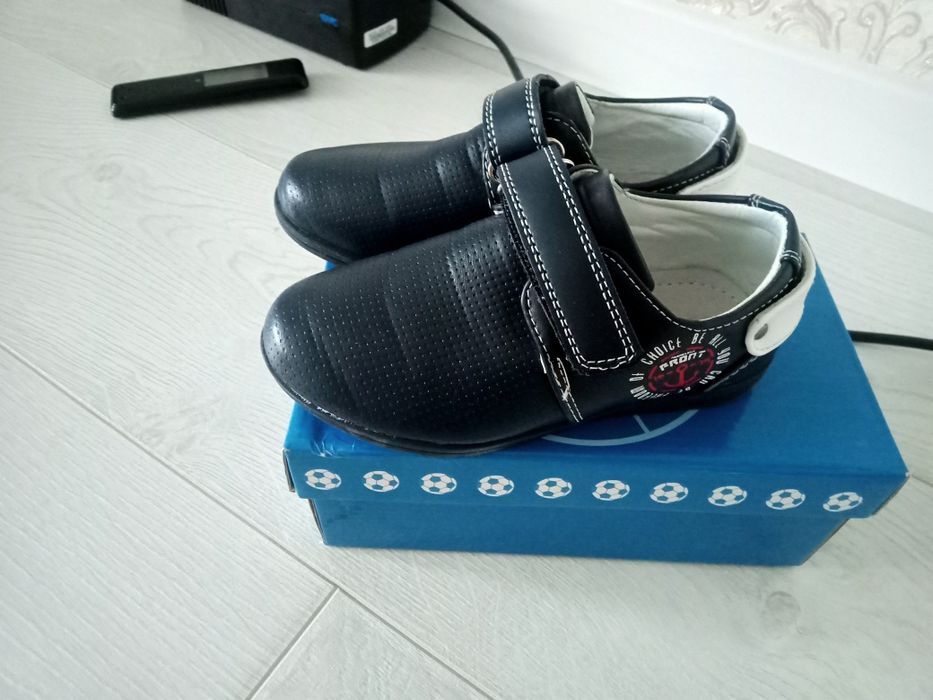 Продам детские ботинки