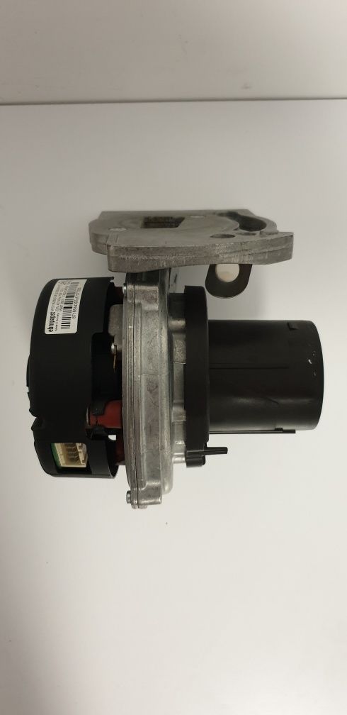 Ventilator Centrala termica Buderus Logamax Plus GB072-24K V2