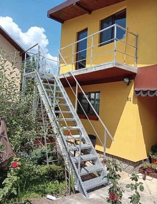 Scări metalice zincate