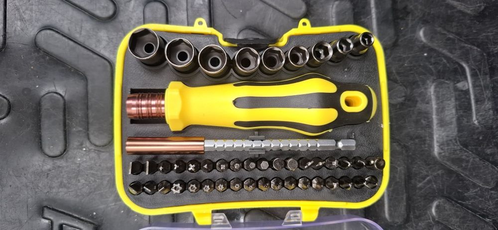 Набор профессиональных отвёрток.