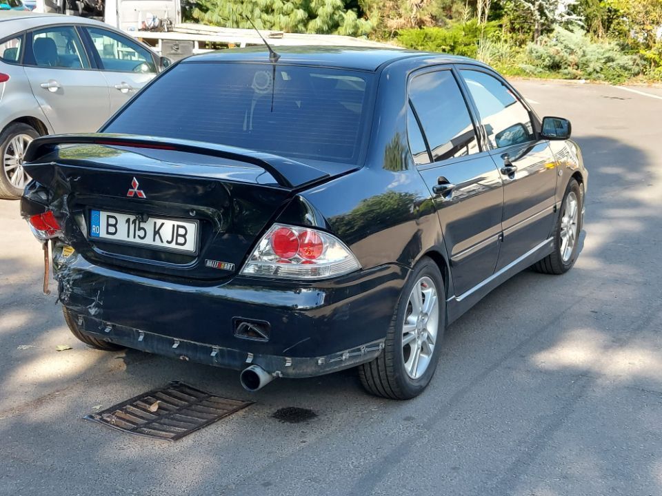 Dezmembrez Mitsubishi Lancer motor 2.0 benzina 135cp 4G63 navigatie subwoofer dezmembrari piese