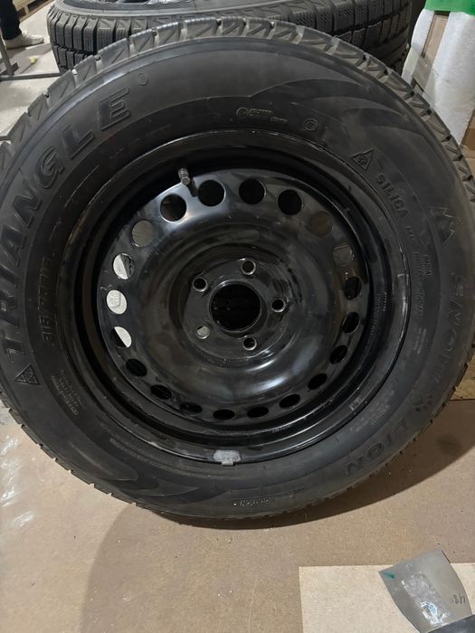 Зимние шины 215/60R/16