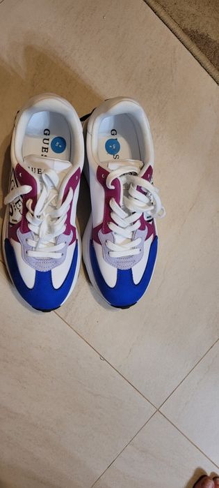 Adidasi  femei Guess