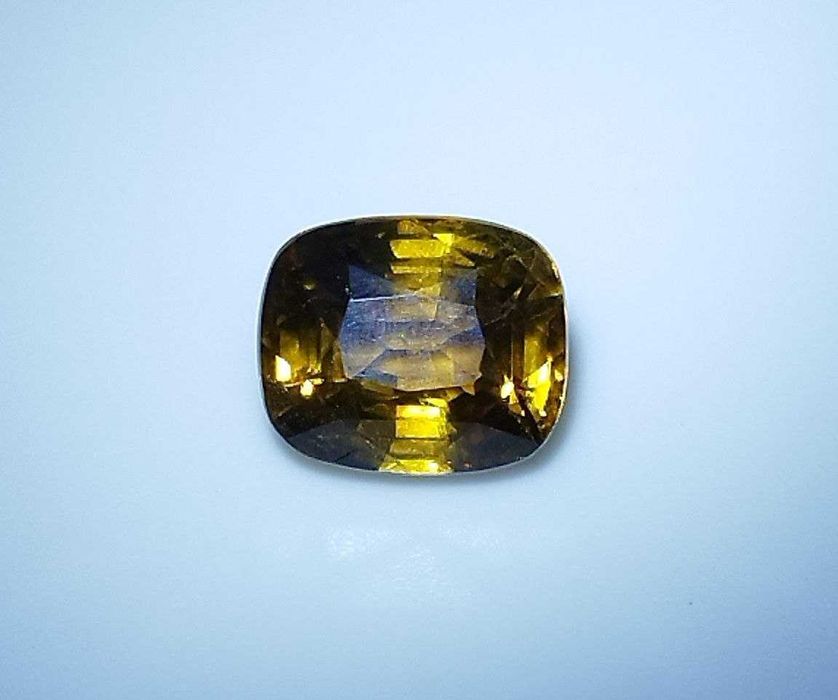 Рядък александрит с драматично променящ се цвят 1.52кт.!Сертифициран!