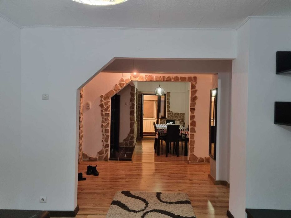 Inchiriez apartament 3 camere Sărari sau regim hotelier
