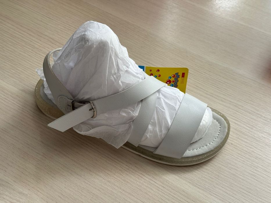 Продам детские сандалии