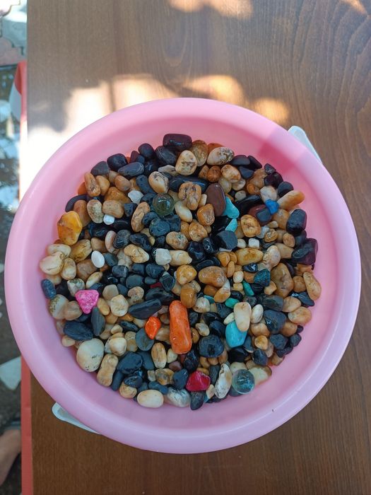 Ведро камней для аквариума