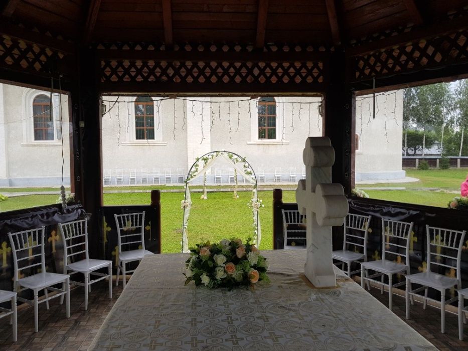 Inchiriez cort eveniment,corturi evenimente, mese, scaune chiavari