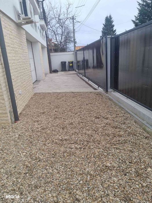 Atelier auto depozit sau spatiu garaj 2 locuri și curtea din fata