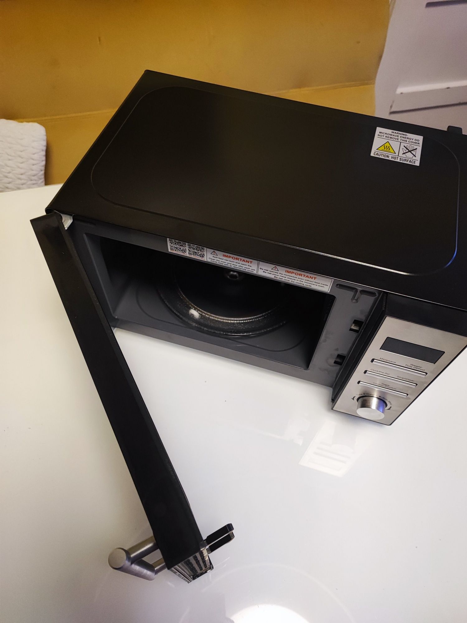 Микровълнова DeLonghi 20L. нова