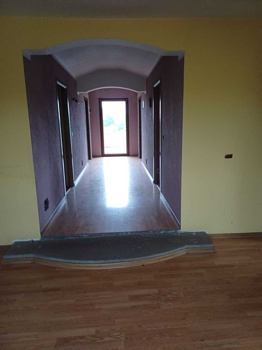 Casă cu etaj de vânzare