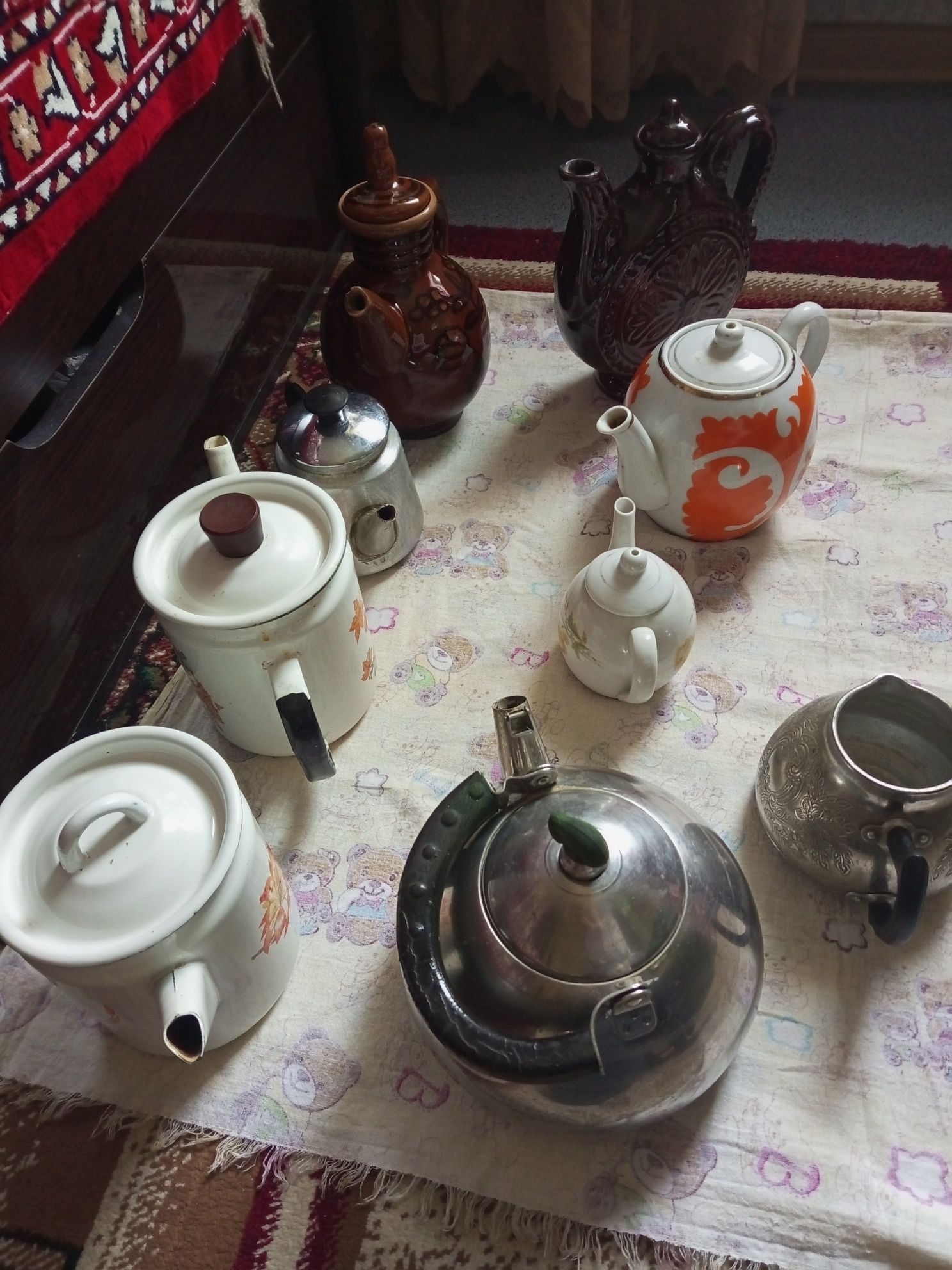Продаются чайники Нержавейка ,Алюминевый, Керамика, Фарфор.