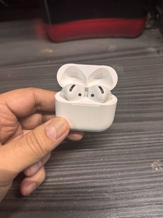Продам Airpods 4 оригинал