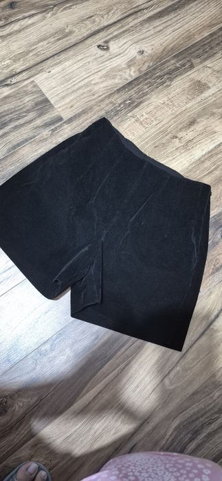 Pantaloni scurti de catifea