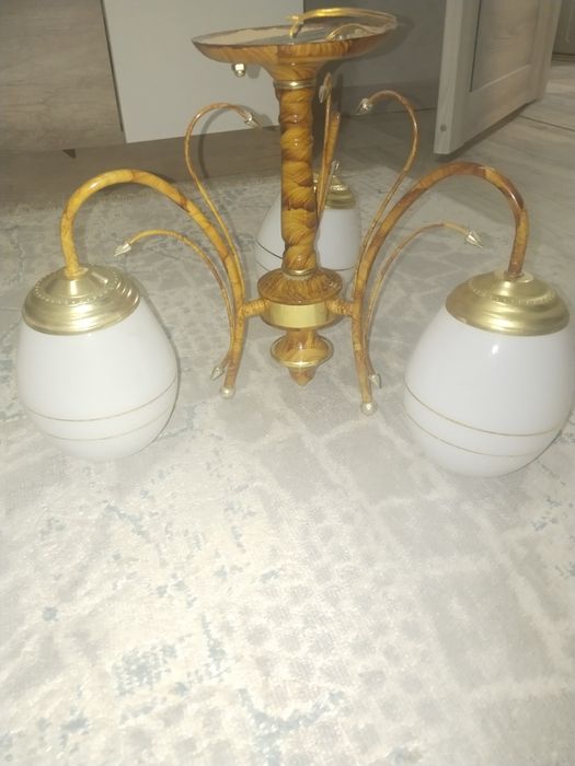 Продам люстру в хорошем состоянии