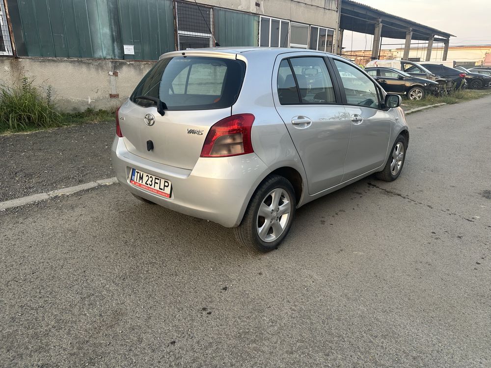 Vand Toyota Yaris Automata