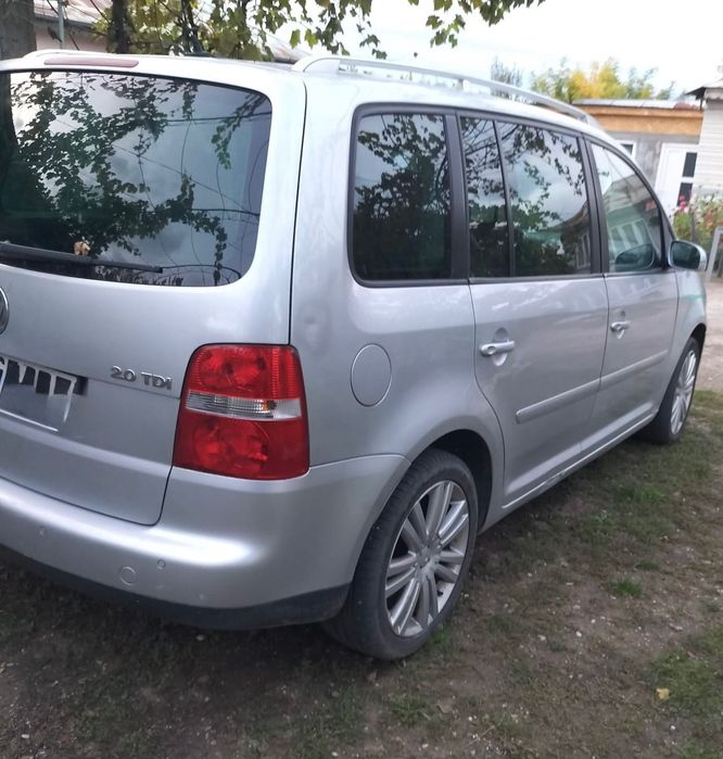 Volkswagen Touran 2.0 TDI (140 CP) – 2006 – 251.000 km – 2.500 €