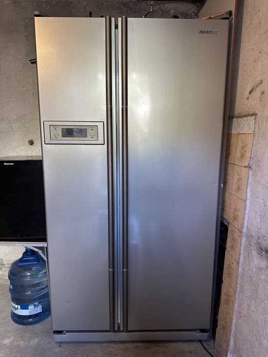 Хладилник с фризер Samsung