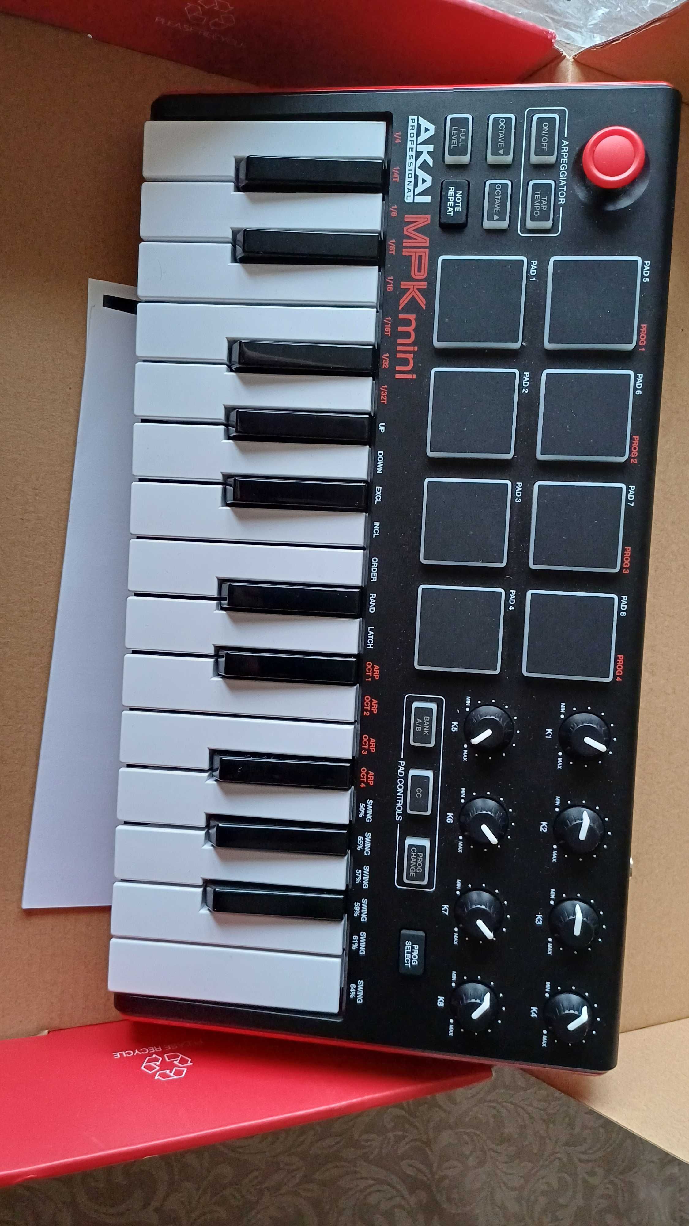 Akai MPK mini MКЗ Миди клавиатура Red