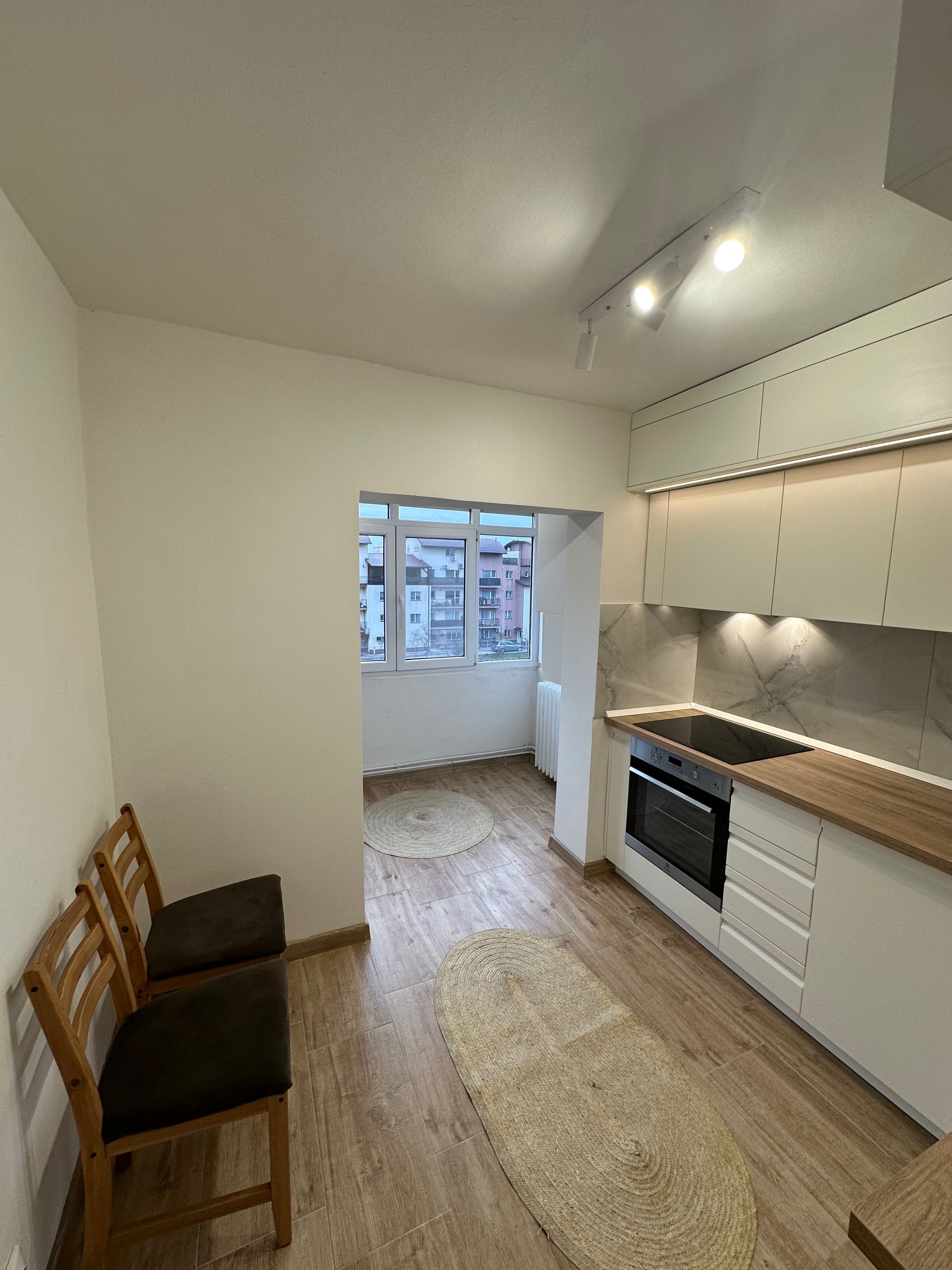 Proprietar- Apartament 3 camere, 2 baii, balcon inchis calea ARADULUI