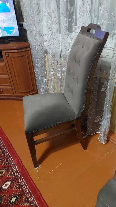 Stol va 12ta stullar