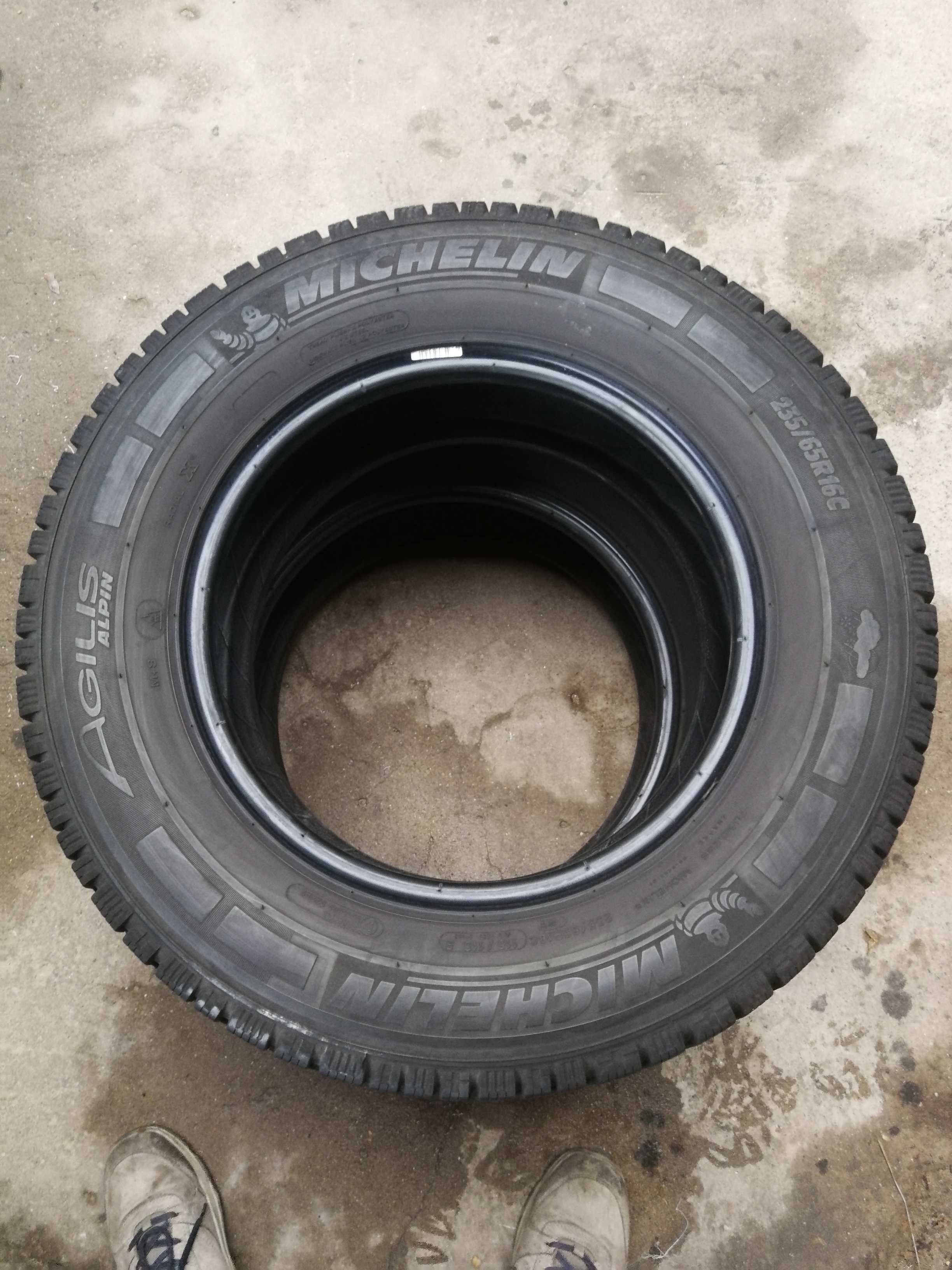 2 бусови зимни гуми R16C 235/65 Michelin Agilis Alpin 115/113R M+S 8PR