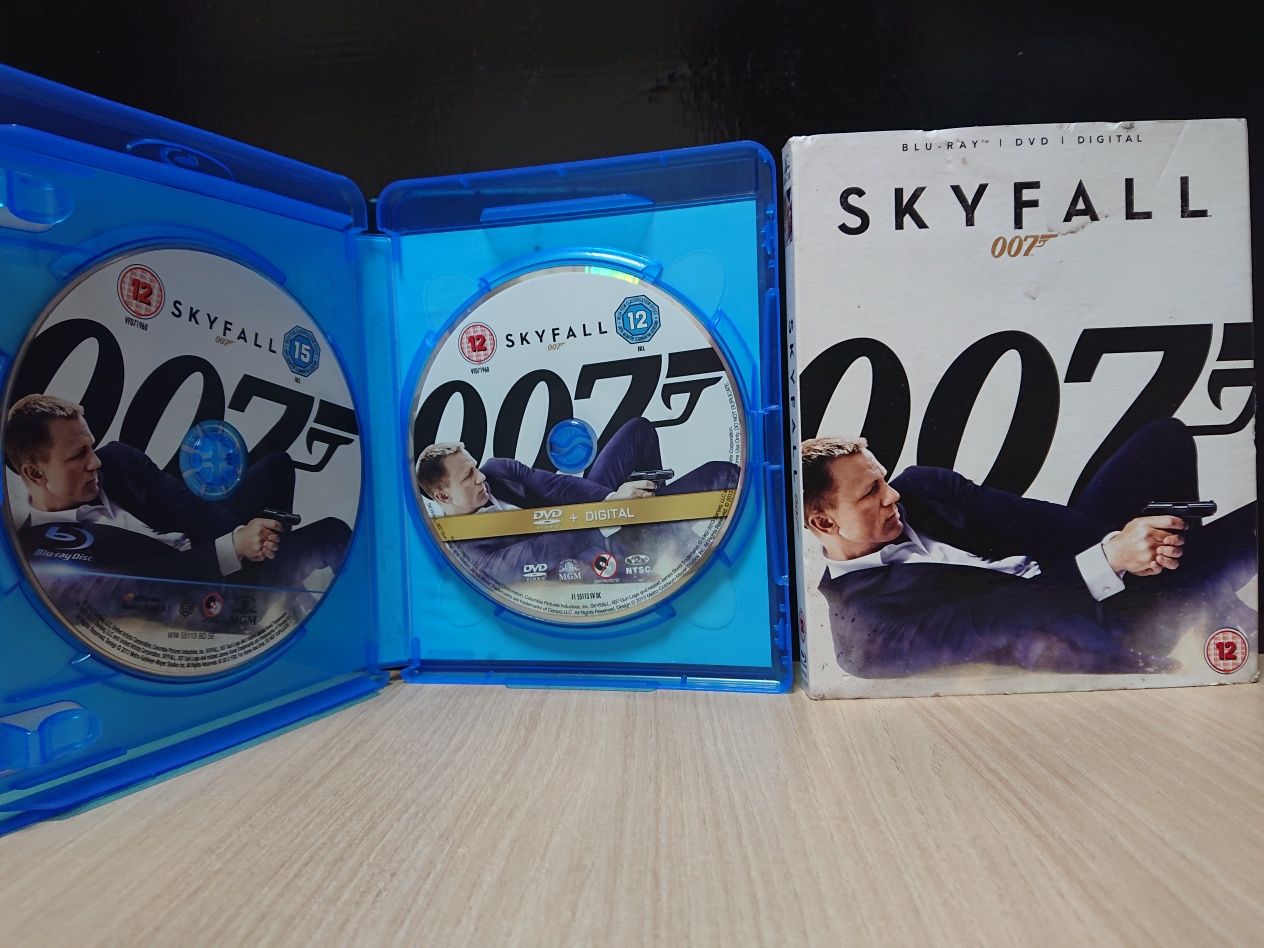 The Resident & James Bond Skyfall 007 - filme Blu-Ray & DVD impecabile