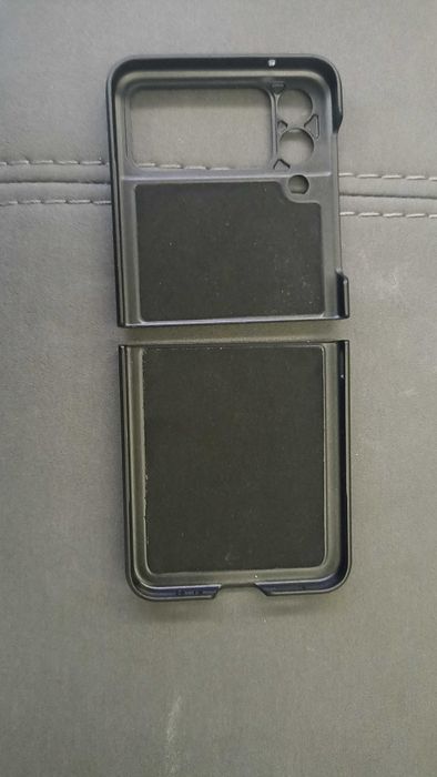 Лот от 2бр калъфи за Galaxy flip 4