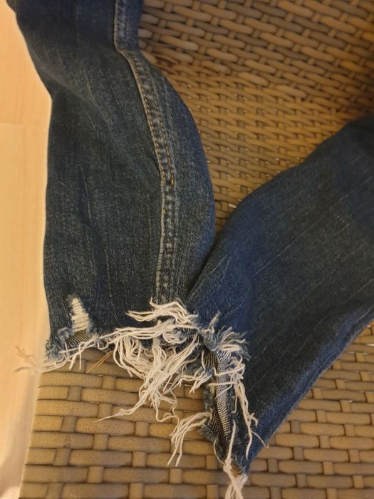 Blugi Bershka aproape noi