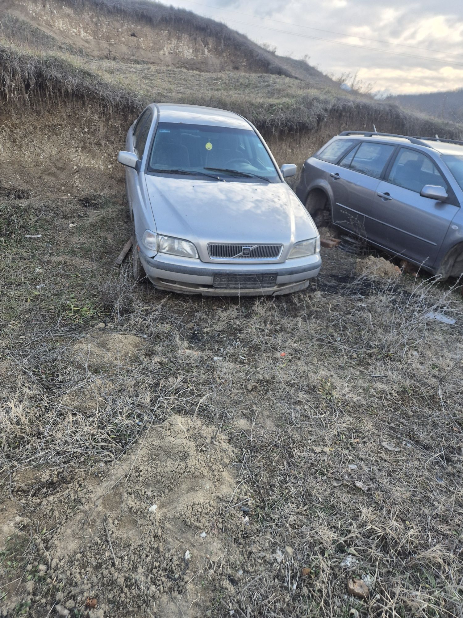На части Волво S40