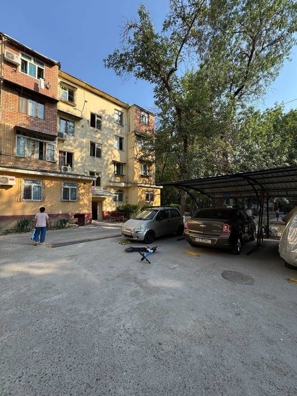 СРОЧНО !!! Продается квартира в Яшнабаде  1/1/4 (33 кв/м) Авиасозлар 4