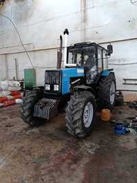 Продам трактор 1221 в хорошем состоянии