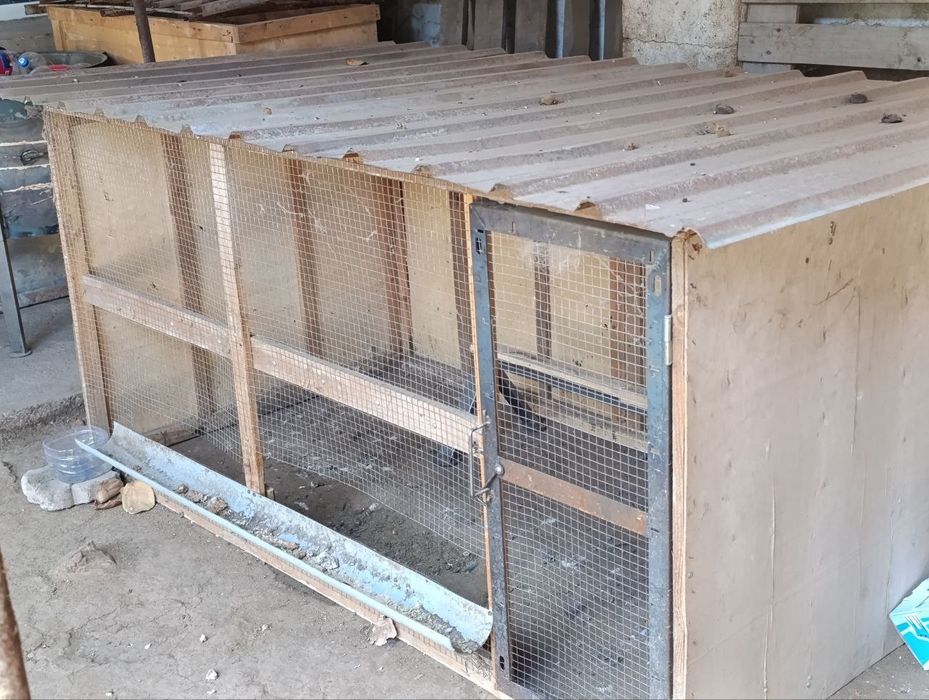 Tovuqlar va jo'jalar uchun in