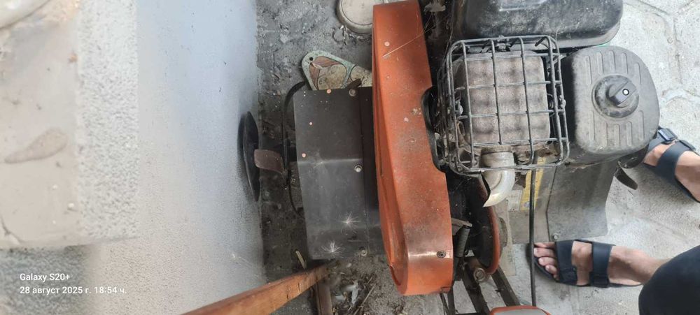 Продавам Мотофреза HUSQVARNA TF334