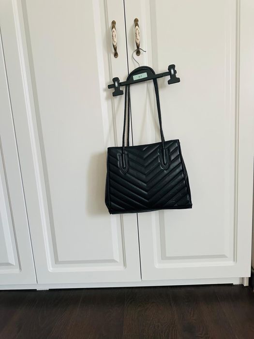 Geanta / poseta neagra , clasica