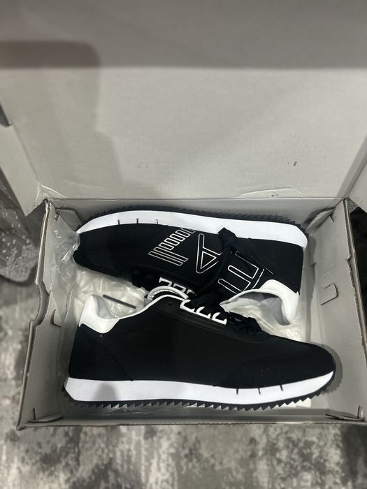 EA7 маратонки.