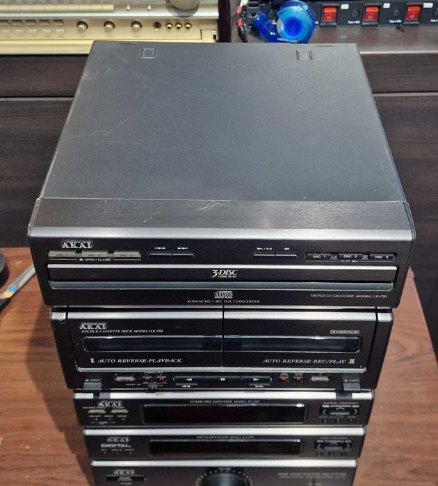 Minisistem audio AKAI 750 defect