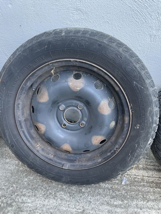 Vand jante cu cauciucuri pentru Dacia