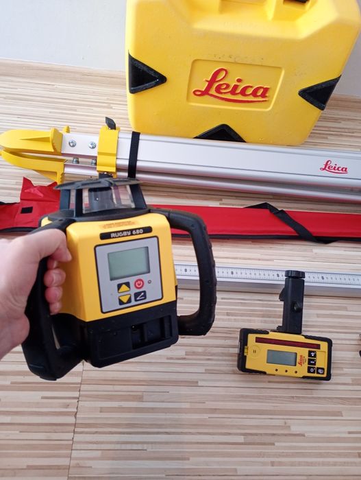 Nivelă laser Leica Rugby 680