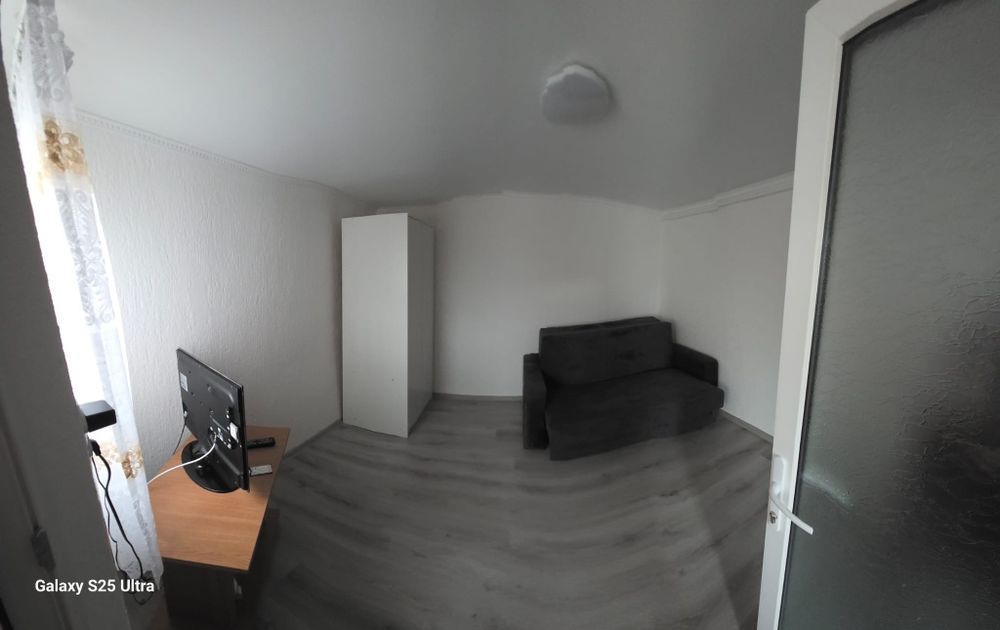 Inchiriez garsoniera la curte sect 2 singuri in curte