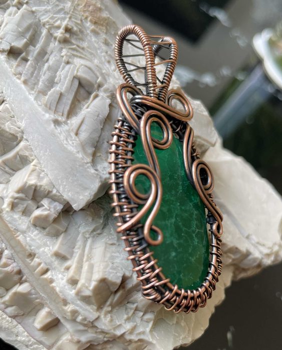 Pandantiv/Medalion Fir Cupru Antichizat si PiatraSemipretioasa Smarald