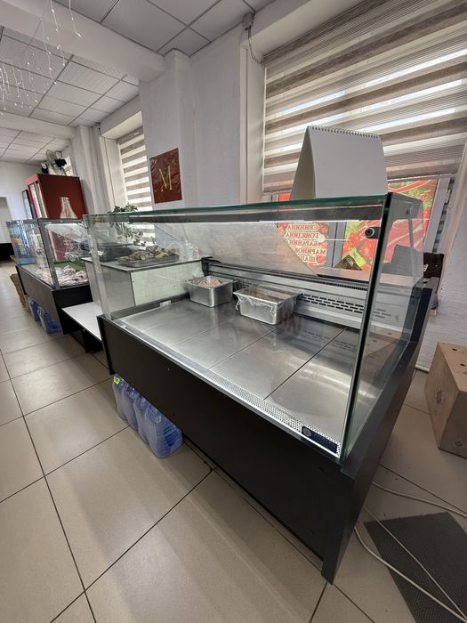 Продам витрину 1,5м и 2.0 м