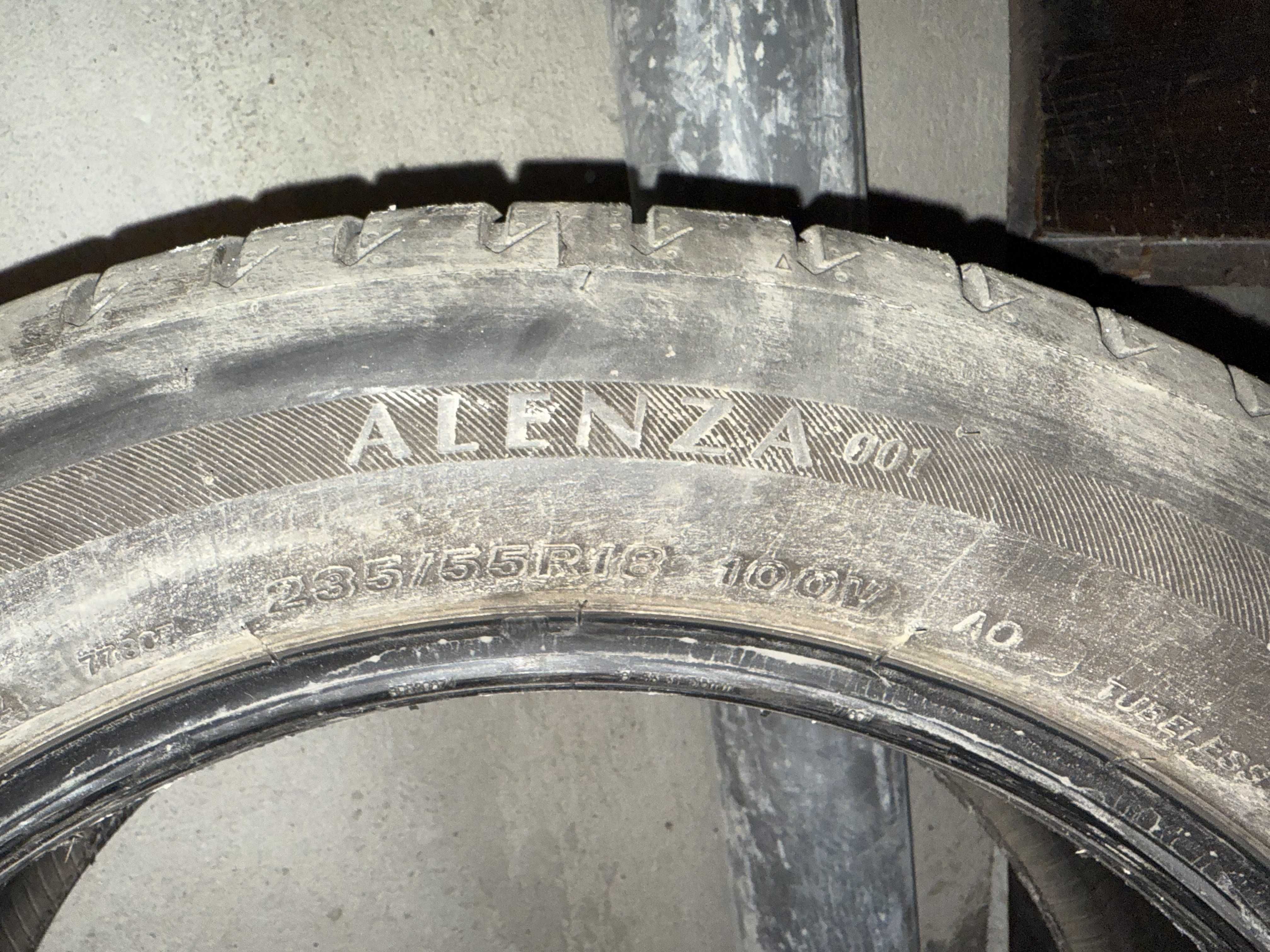 Две гуми Bridgestone Alenza 001 235/55R18 V100