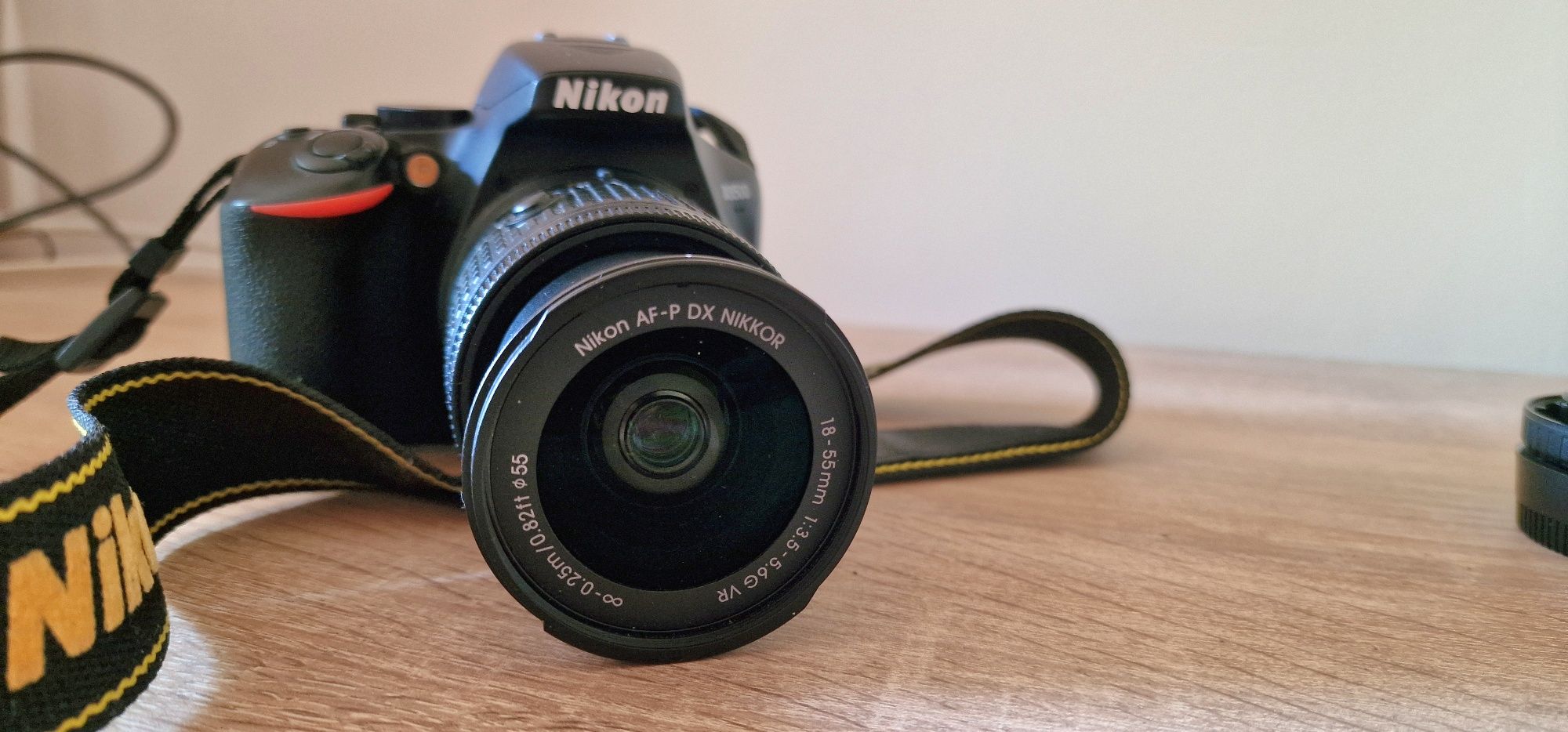 Nikon D3500 + obiectiv Nikkor 18-55mm VR