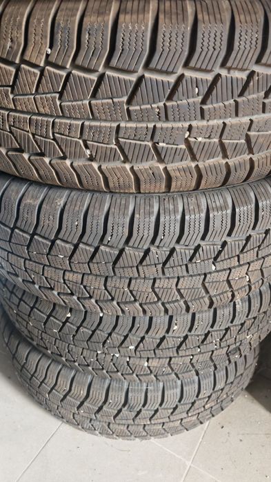 Cauciucuri de iarnă 235/65/r17 pret1100ron