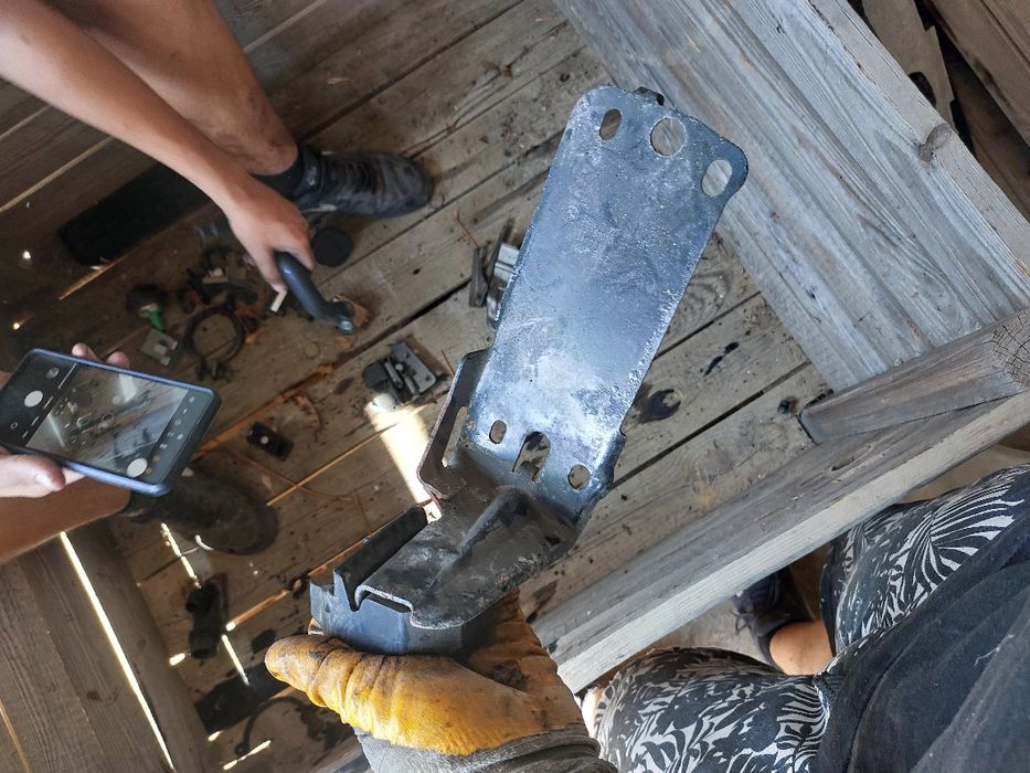 Държач радиатор Бмв е60 520д 177кс е61 bmw e60 e61 520d n47