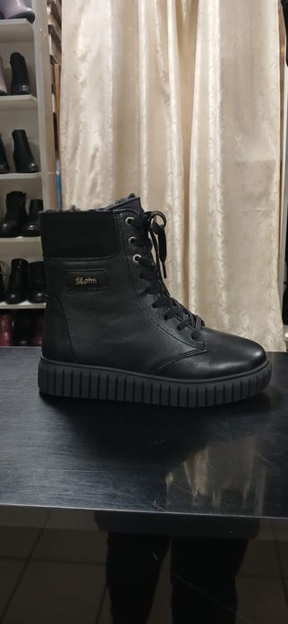 Продам зимние ботинки