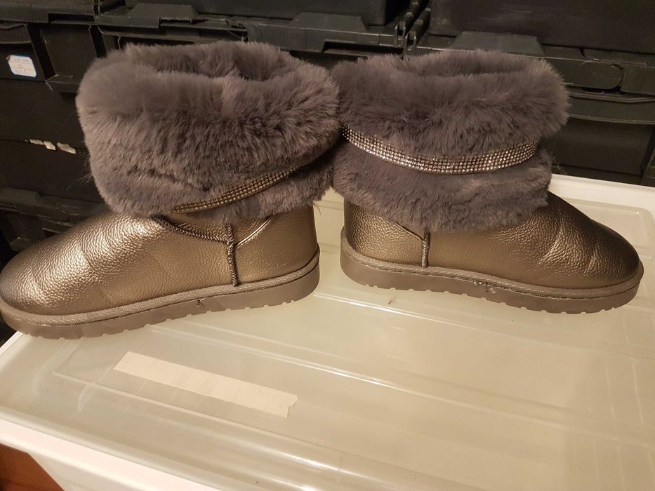 Cizme fetite imblanite gen UGG nr.33