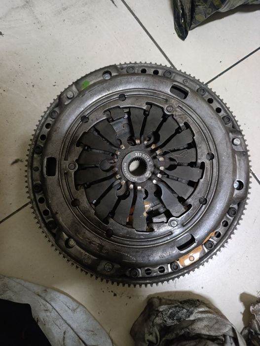 Маховик със съединител голф4